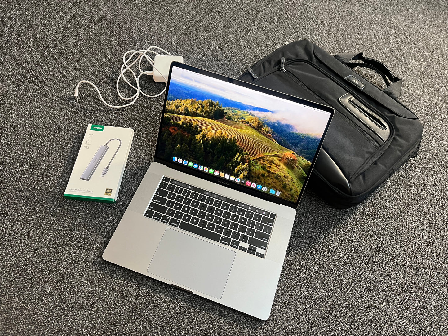 #243 - 2019 Apple MacBook Pro 15" 2.6 GHz Intel Core i7 16 GB Ram 512 GB Intel UHD Graphics 630, Radeon Pro 560X